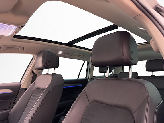 Volkswagen Passat 11 of 30