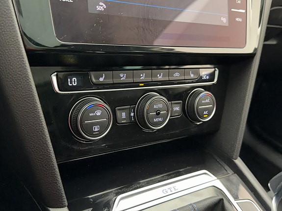 Volkswagen Passat 23 of 30