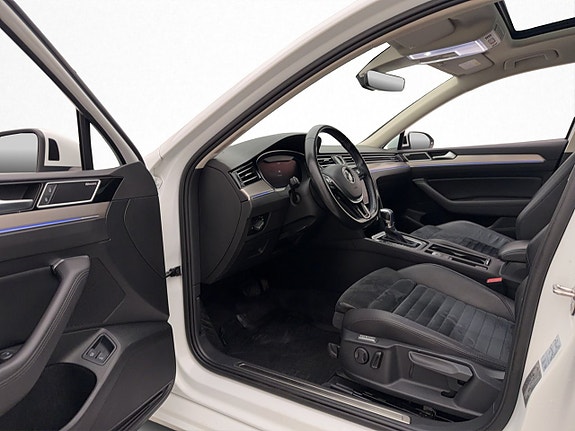 Volkswagen Passat 10 of 30
