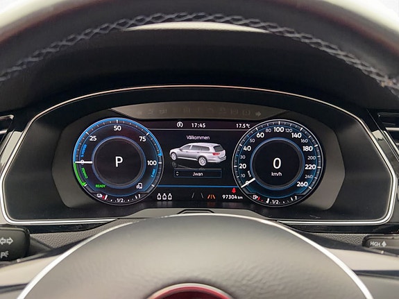 Volkswagen Passat 15 of 30