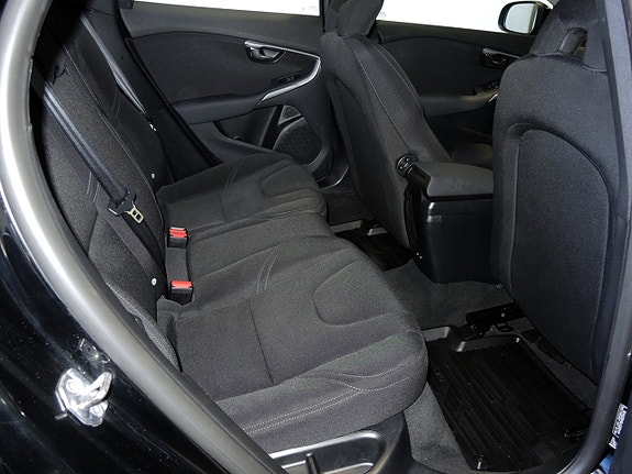 Volvo V40 16 of 18