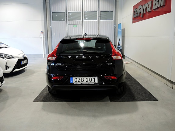 Volvo V40 8 of 18