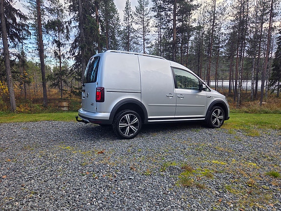 Volkswagen Caddy Alltrack 4 of 7