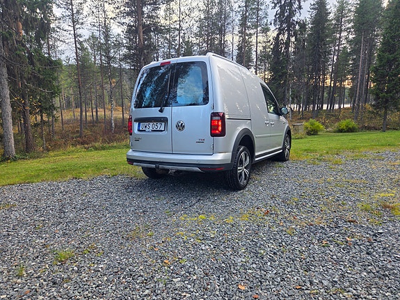 Volkswagen Caddy Alltrack 3 of 7