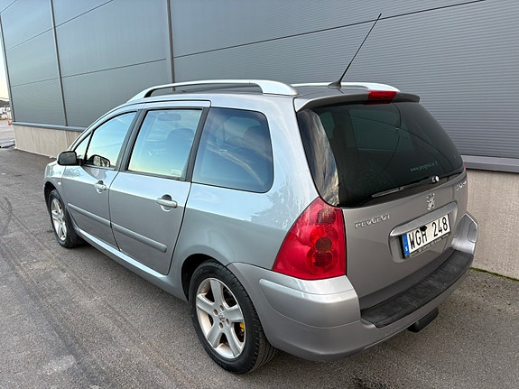 Peugeot 307 SW 2 of 7