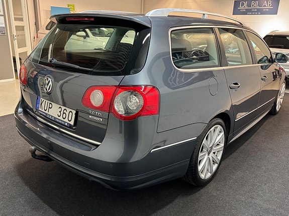 Volkswagen Passat 13 of 30