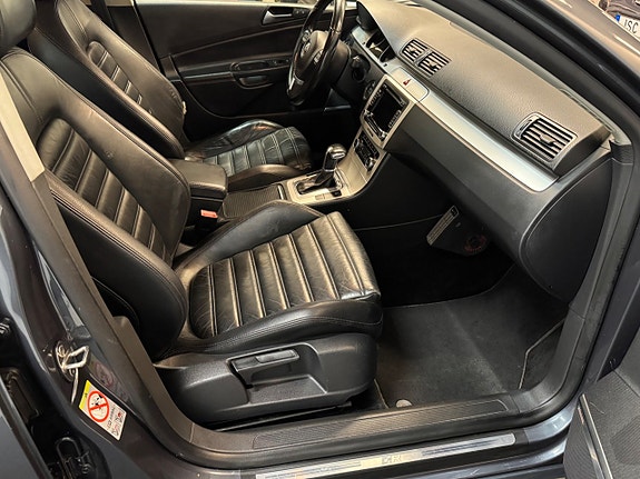 Volkswagen Passat 22 of 30