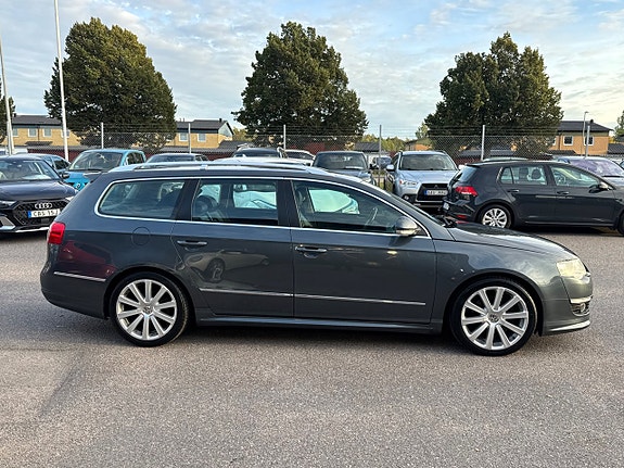 Volkswagen Passat 2 of 30