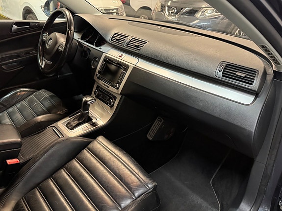 Volkswagen Passat 23 of 30