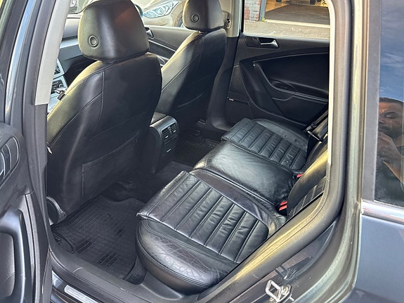 Volkswagen Passat 26 of 30