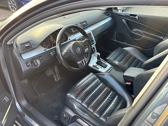Volkswagen Passat 27 of 30