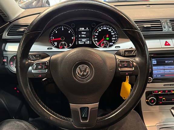 Volkswagen Passat 20 of 30