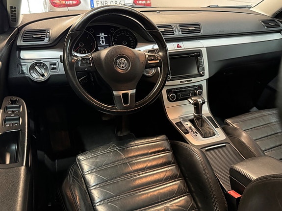 Volkswagen Passat 19 of 30