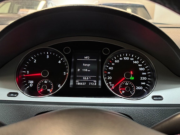 Volkswagen Passat 21 of 30