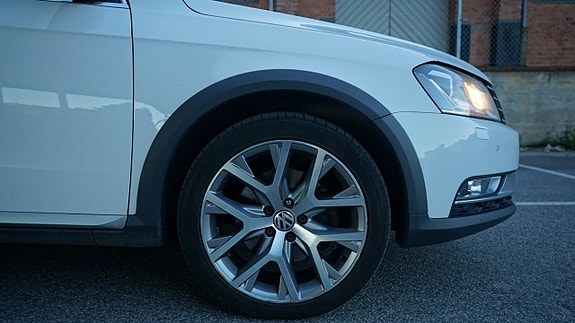 Volkswagen Passat Alltrack 5 of 23