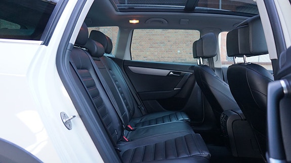 Volkswagen Passat Alltrack 12 of 23