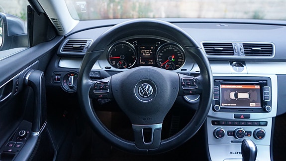 Volkswagen Passat Alltrack 15 of 23