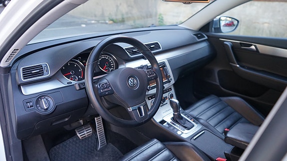 Volkswagen Passat Alltrack 9 of 23