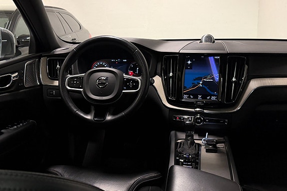 Volvo XC60 12 of 27