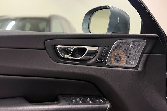 Volvo XC60 8 of 27