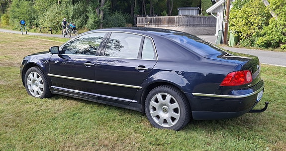 Volkswagen Phaeton 2 of 12