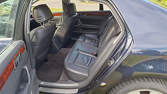 Volkswagen Phaeton 10 of 12