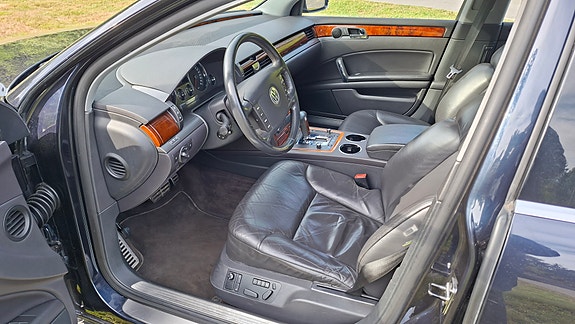 Volkswagen Phaeton 8 of 12