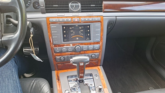 Volkswagen Phaeton 12 of 12