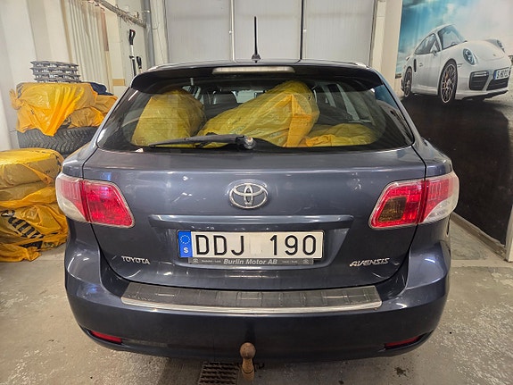 Toyota Avensis 9 of 15