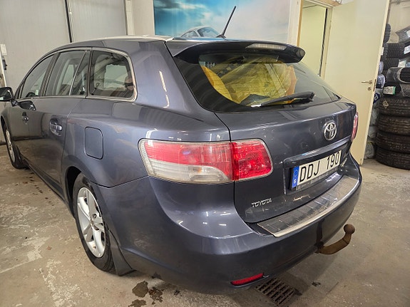 Toyota Avensis 10 of 15