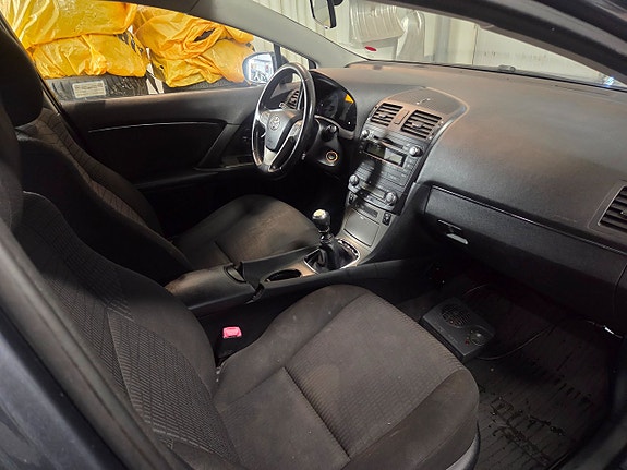 Toyota Avensis 12 of 15