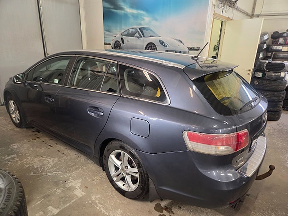 Toyota Avensis 7 of 15