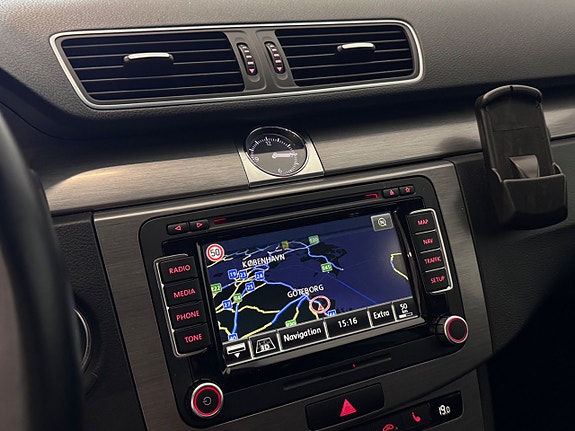 Volkswagen Passat 19 of 25