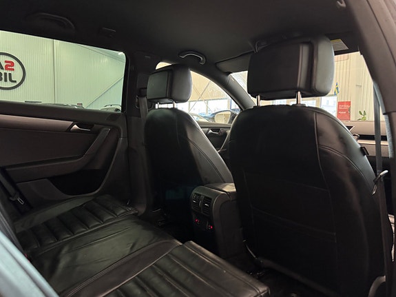 Volkswagen Passat 13 of 25
