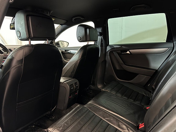 Volkswagen Passat 12 of 25