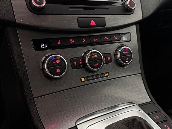 Volkswagen Passat 21 of 25