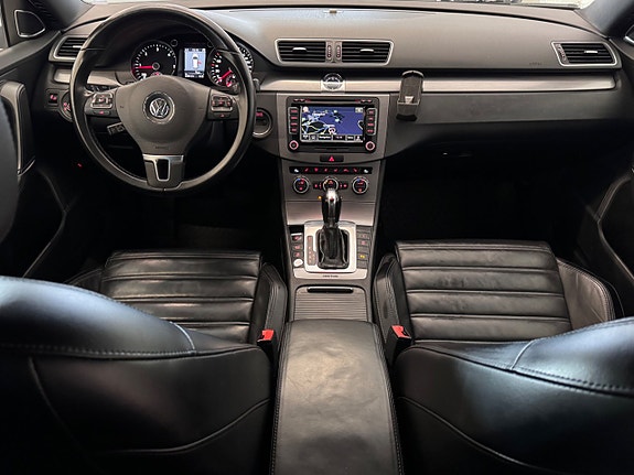 Volkswagen Passat 17 of 25