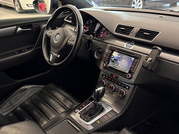 Volkswagen Passat 18 of 25