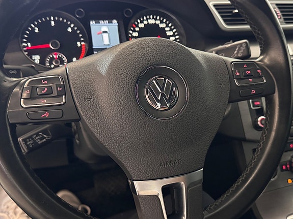 Volkswagen Passat 23 of 25
