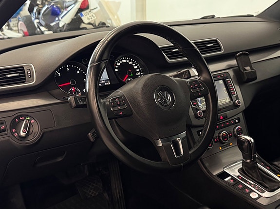 Volkswagen Passat 16 of 25