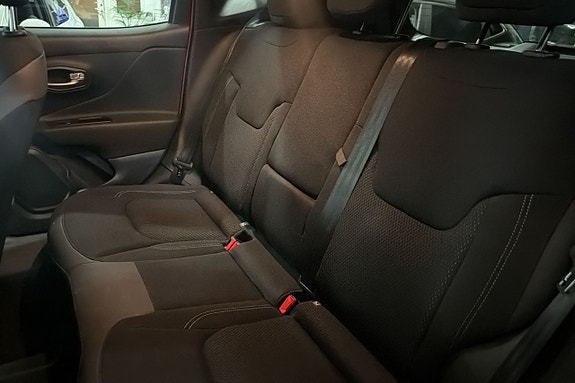 Jeep Renegade 10 of 20