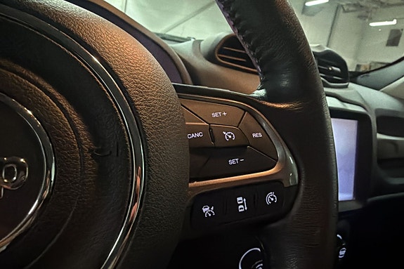 Jeep Renegade 11 of 20