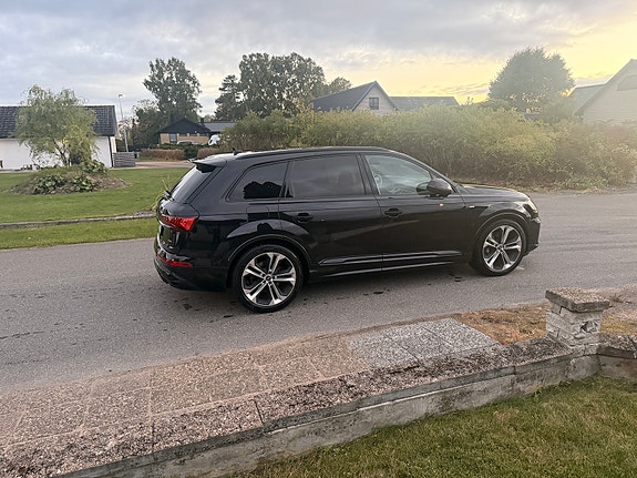 Audi Q7 2 of 6