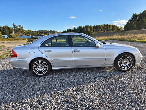 Mercedes-Benz E200 8 of 12