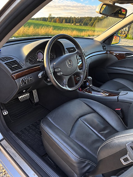 Mercedes-Benz E200 10 of 12