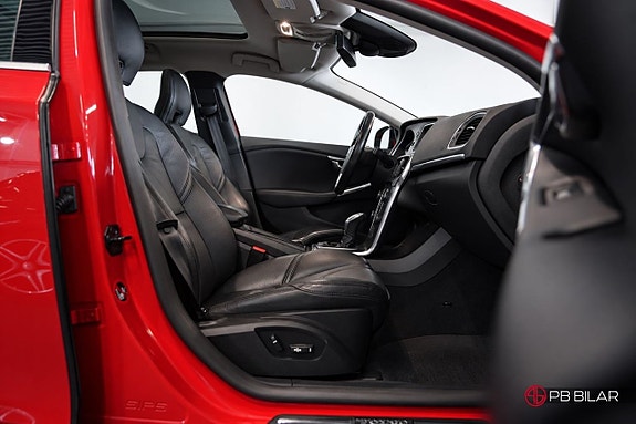 Volvo V40 14 of 26