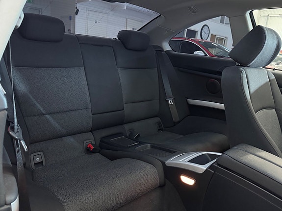 BMW 325i 16 of 25