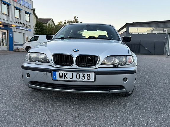 BMW 320i 2 of 7
