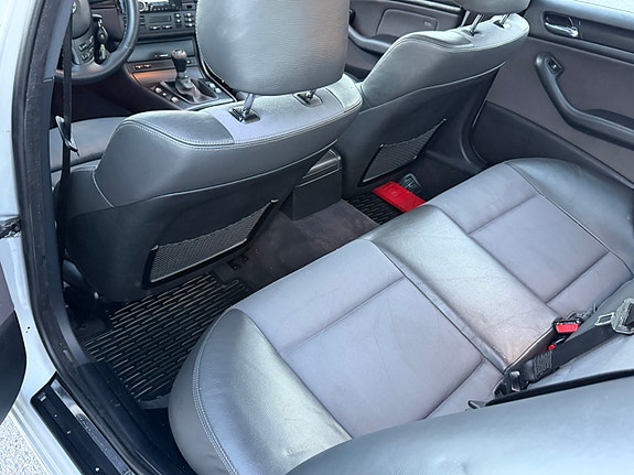 BMW 320i 7 of 7
