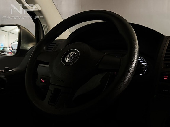 Volkswagen Caravelle 9 of 18